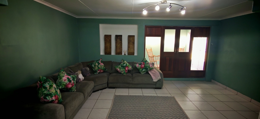 6 Bedroom Property for Sale in Brackenhurst Gauteng