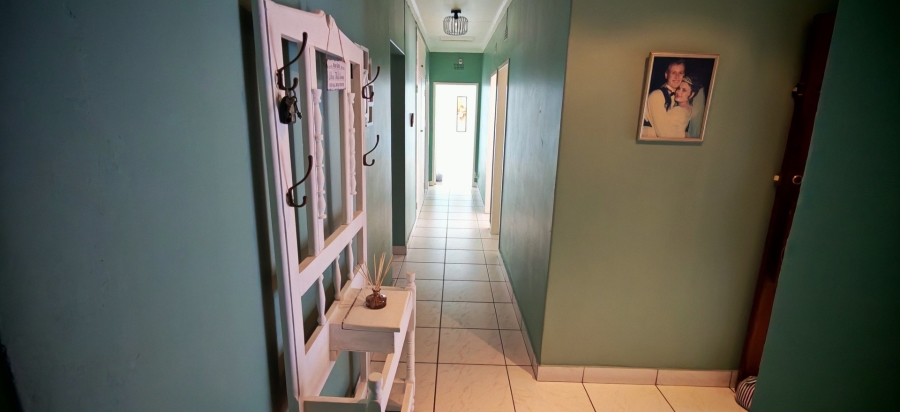 6 Bedroom Property for Sale in Brackenhurst Gauteng