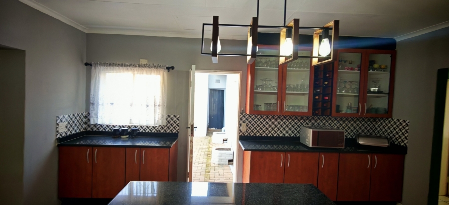 6 Bedroom Property for Sale in Brackenhurst Gauteng