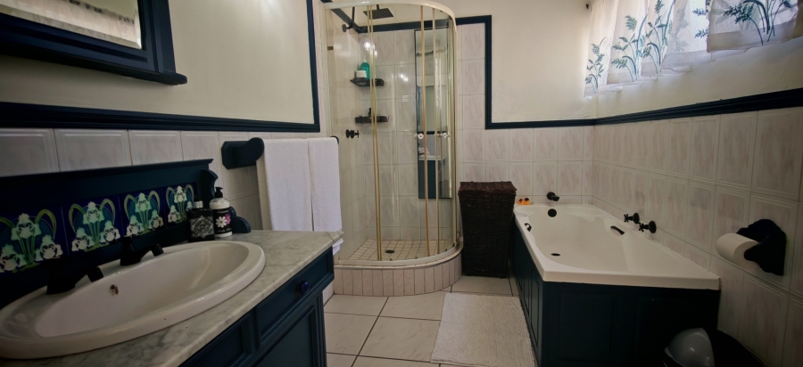 6 Bedroom Property for Sale in Brackenhurst Gauteng