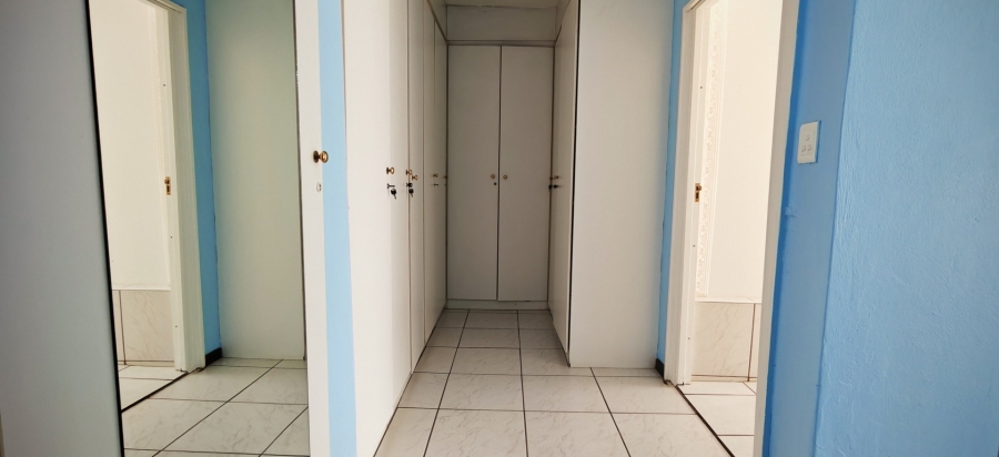 6 Bedroom Property for Sale in Brackenhurst Gauteng