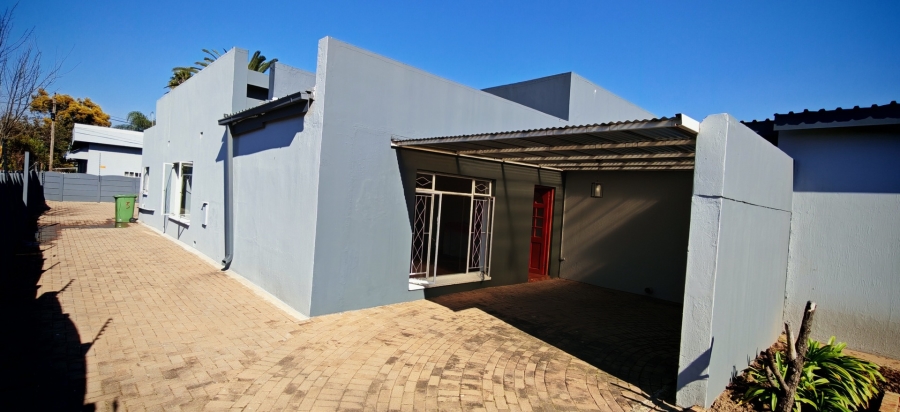 6 Bedroom Property for Sale in Brackenhurst Gauteng