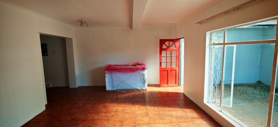 6 Bedroom Property for Sale in Brackenhurst Gauteng
