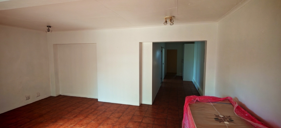 6 Bedroom Property for Sale in Brackenhurst Gauteng
