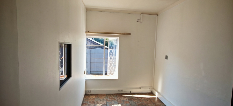 6 Bedroom Property for Sale in Brackenhurst Gauteng