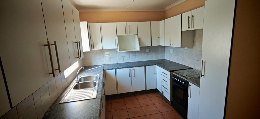 6 Bedroom Property for Sale in Brackenhurst Gauteng