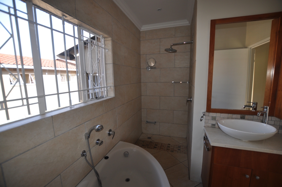 5 Bedroom Property for Sale in Carlswald Gauteng
