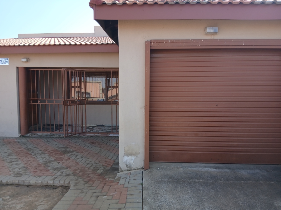 2 Bedroom Property for Sale in Etwatwa Gauteng