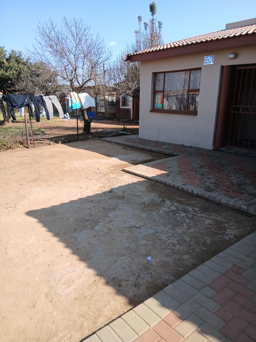 2 Bedroom Property for Sale in Etwatwa Gauteng