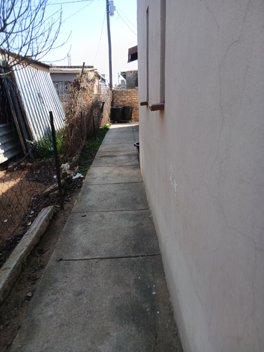 2 Bedroom Property for Sale in Etwatwa Gauteng