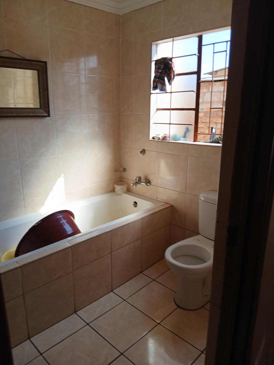 2 Bedroom Property for Sale in Etwatwa Gauteng