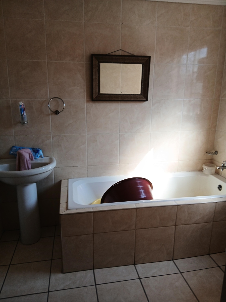 2 Bedroom Property for Sale in Etwatwa Gauteng