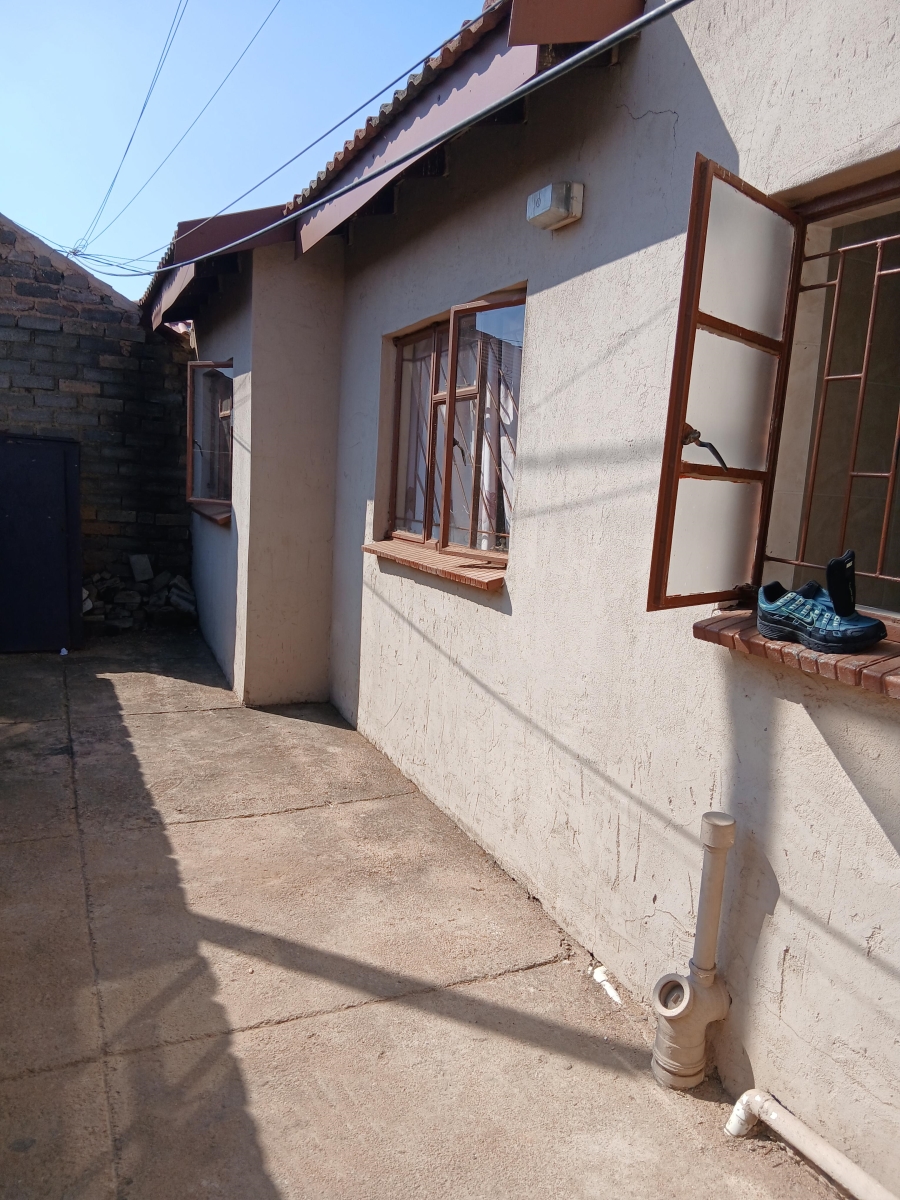 2 Bedroom Property for Sale in Etwatwa Gauteng