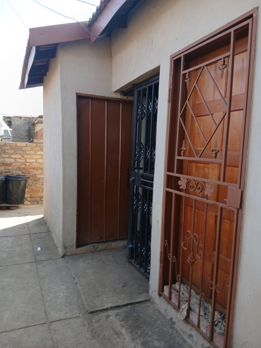 2 Bedroom Property for Sale in Etwatwa Gauteng