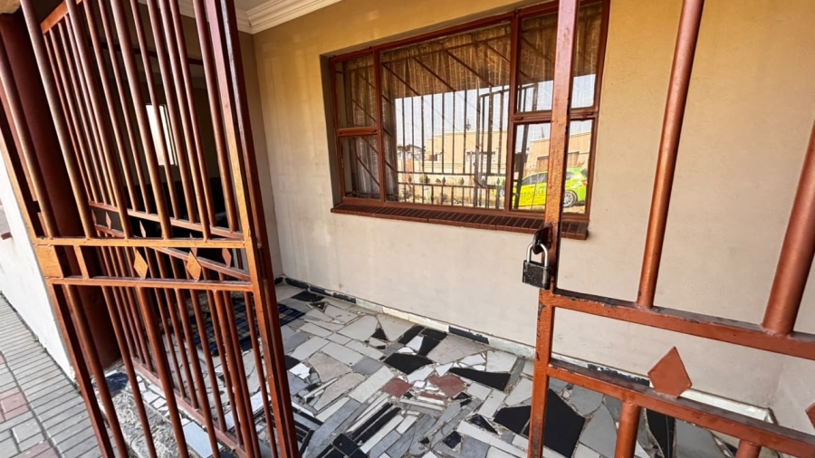 2 Bedroom Property for Sale in Etwatwa Gauteng