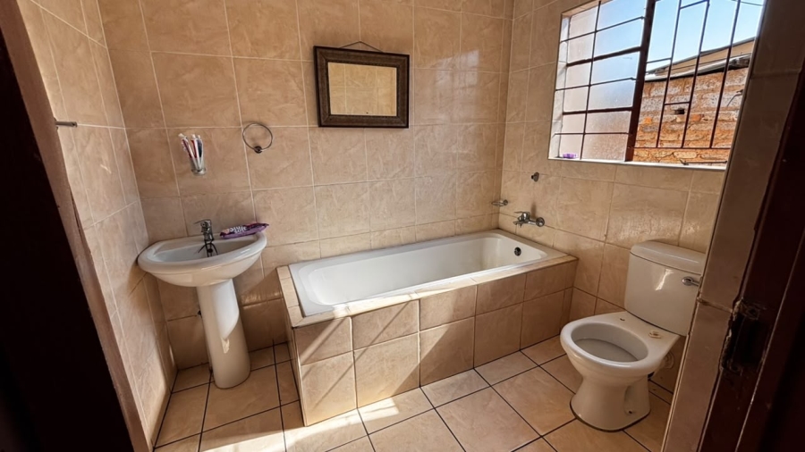 2 Bedroom Property for Sale in Etwatwa Gauteng