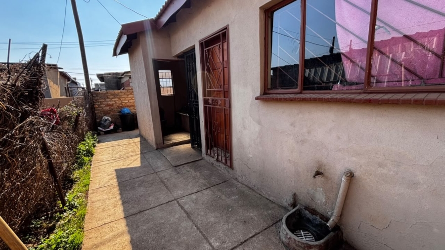 2 Bedroom Property for Sale in Etwatwa Gauteng