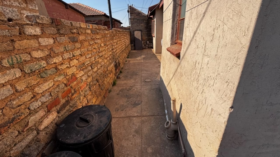 2 Bedroom Property for Sale in Etwatwa Gauteng