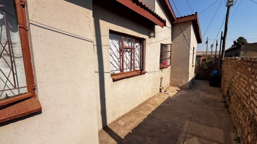 2 Bedroom Property for Sale in Etwatwa Gauteng