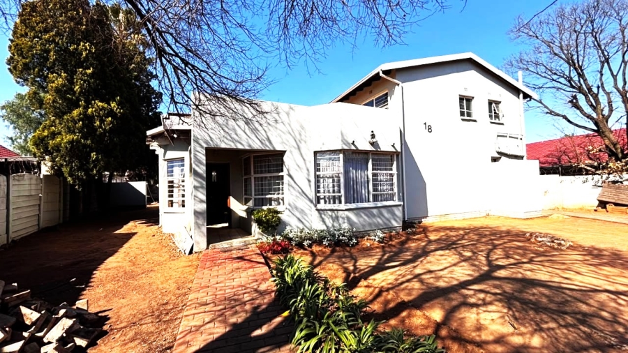 4 Bedroom Property for Sale in Clayville Gauteng