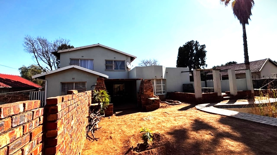 4 Bedroom Property for Sale in Clayville Gauteng