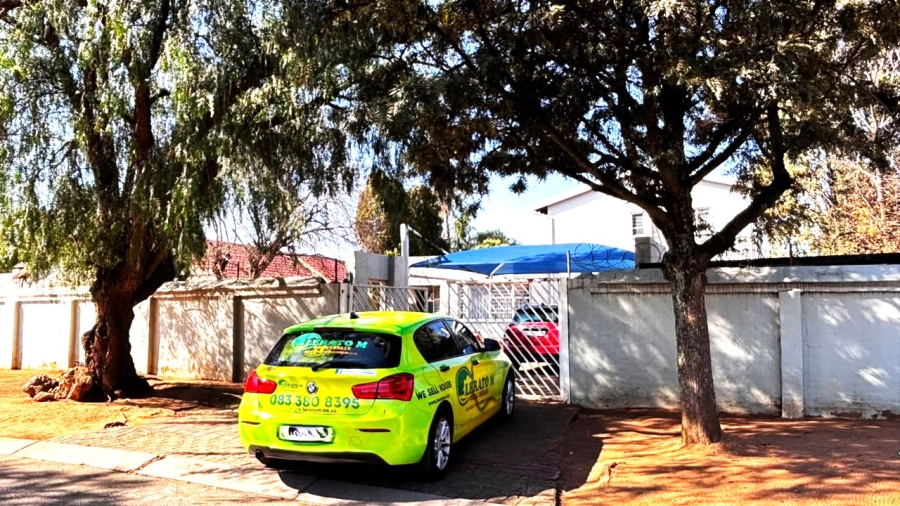 4 Bedroom Property for Sale in Clayville Gauteng