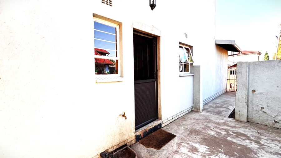 4 Bedroom Property for Sale in Clayville Gauteng