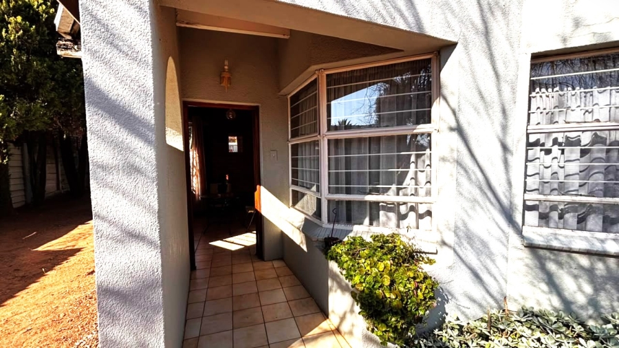 4 Bedroom Property for Sale in Clayville Gauteng