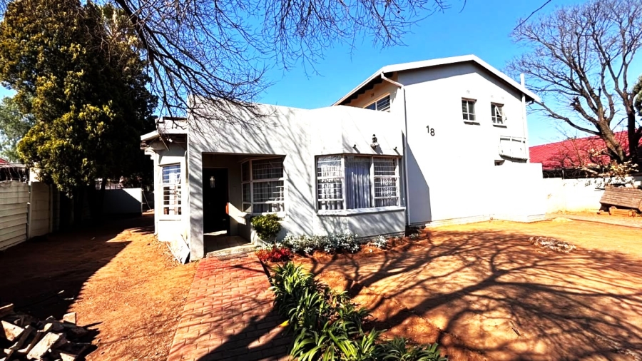 4 Bedroom Property for Sale in Clayville Gauteng
