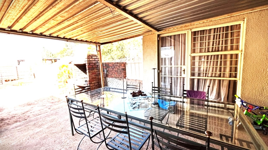 4 Bedroom Property for Sale in Clayville Gauteng