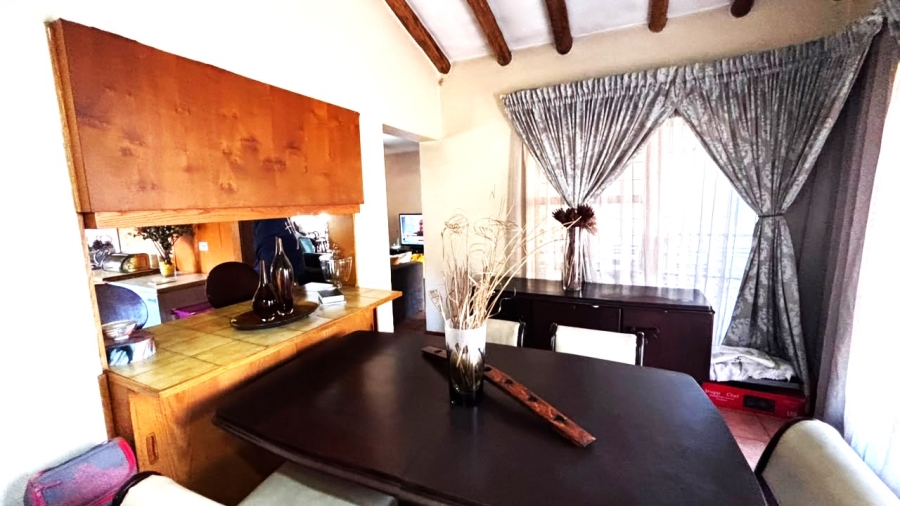 4 Bedroom Property for Sale in Clayville Gauteng
