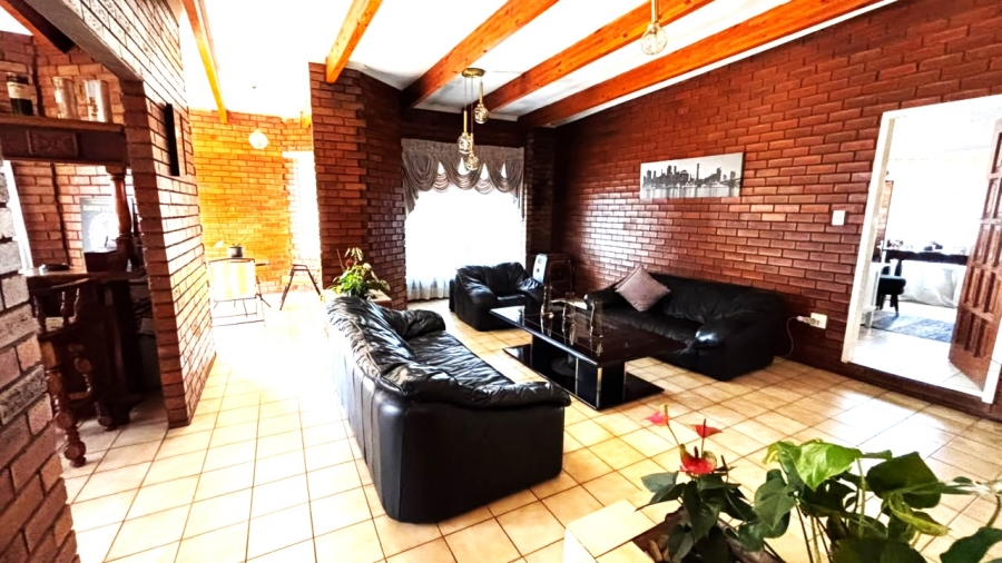 4 Bedroom Property for Sale in Clayville Gauteng
