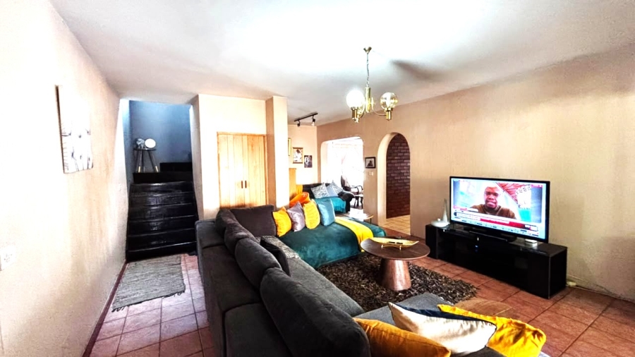 4 Bedroom Property for Sale in Clayville Gauteng