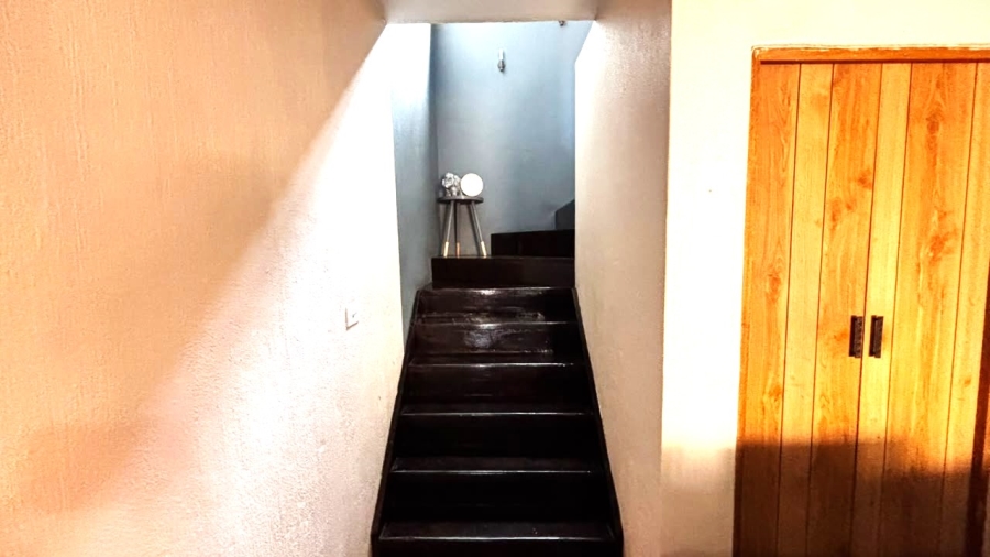 4 Bedroom Property for Sale in Clayville Gauteng