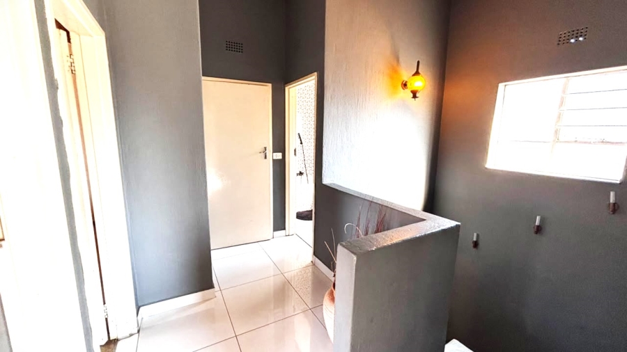 4 Bedroom Property for Sale in Clayville Gauteng