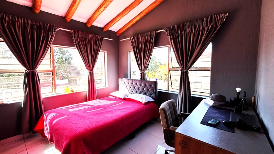 4 Bedroom Property for Sale in Clayville Gauteng