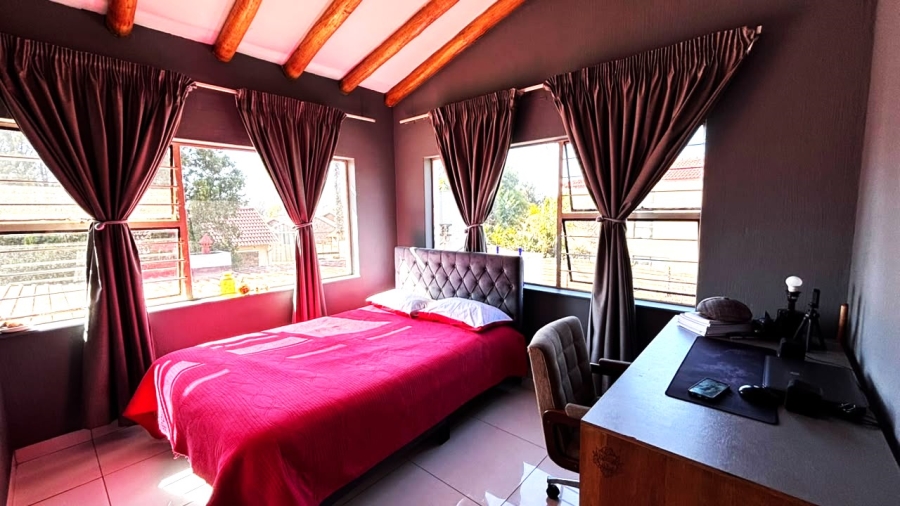 4 Bedroom Property for Sale in Clayville Gauteng