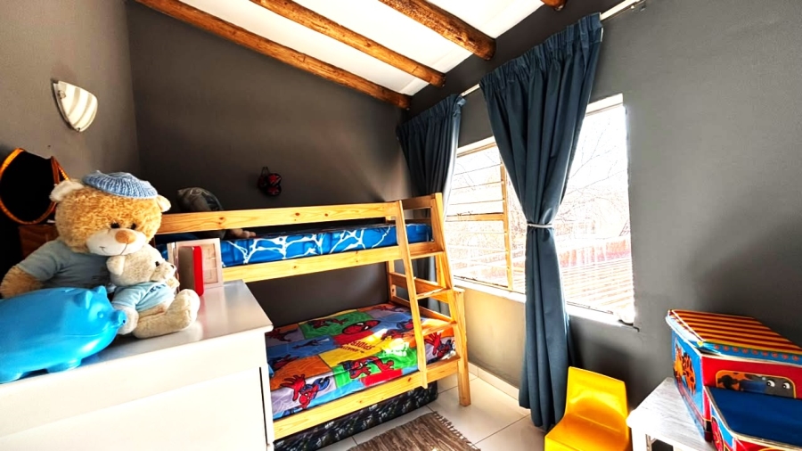 4 Bedroom Property for Sale in Clayville Gauteng
