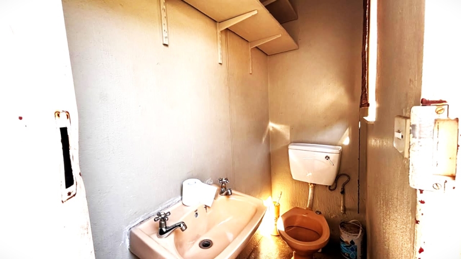 4 Bedroom Property for Sale in Clayville Gauteng