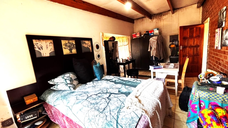 4 Bedroom Property for Sale in Clayville Gauteng