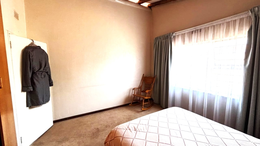 4 Bedroom Property for Sale in Clayville Gauteng