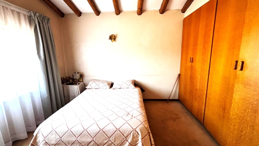4 Bedroom Property for Sale in Clayville Gauteng