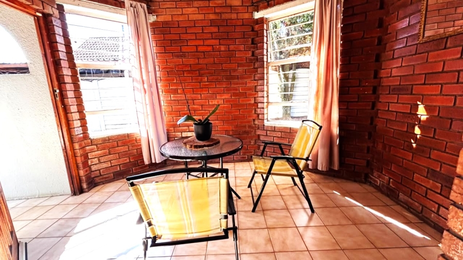 4 Bedroom Property for Sale in Clayville Gauteng