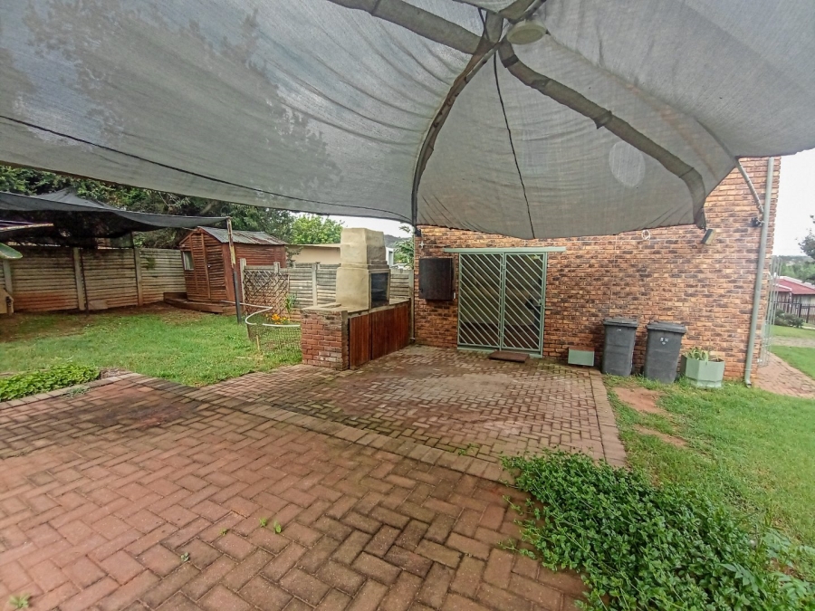 3 Bedroom Property for Sale in Roodekrans Gauteng