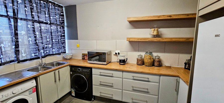 2 Bedroom Property for Sale in Three Rivers Proper Gauteng