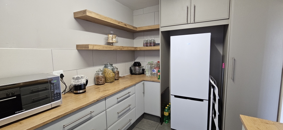 2 Bedroom Property for Sale in Three Rivers Proper Gauteng