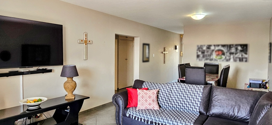 2 Bedroom Property for Sale in Three Rivers Proper Gauteng