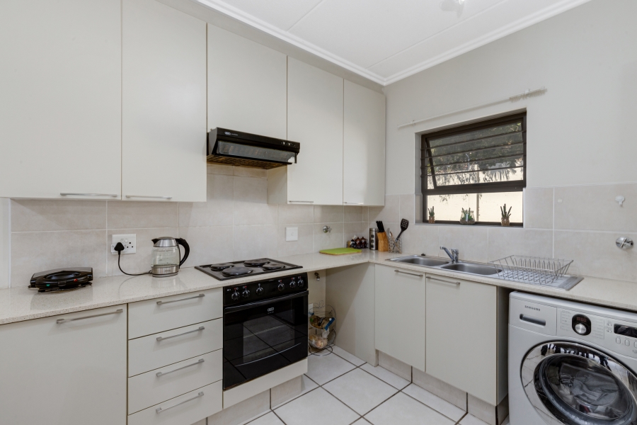 To Let 2 Bedroom Property for Rent in Fourways Gauteng