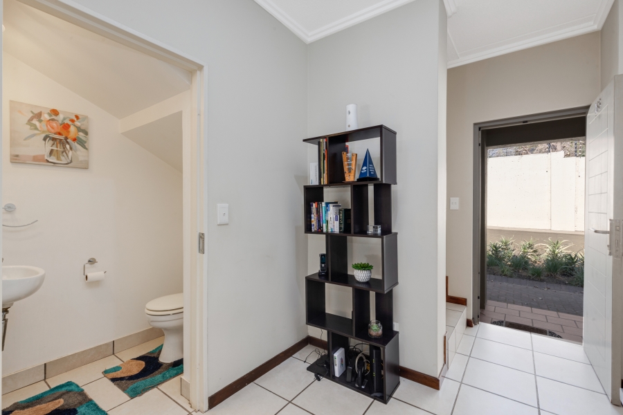 To Let 2 Bedroom Property for Rent in Fourways Gauteng