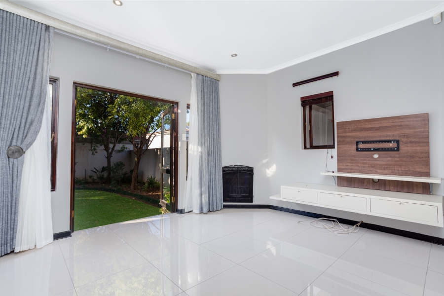 To Let 3 Bedroom Property for Rent in Broadacres Gauteng